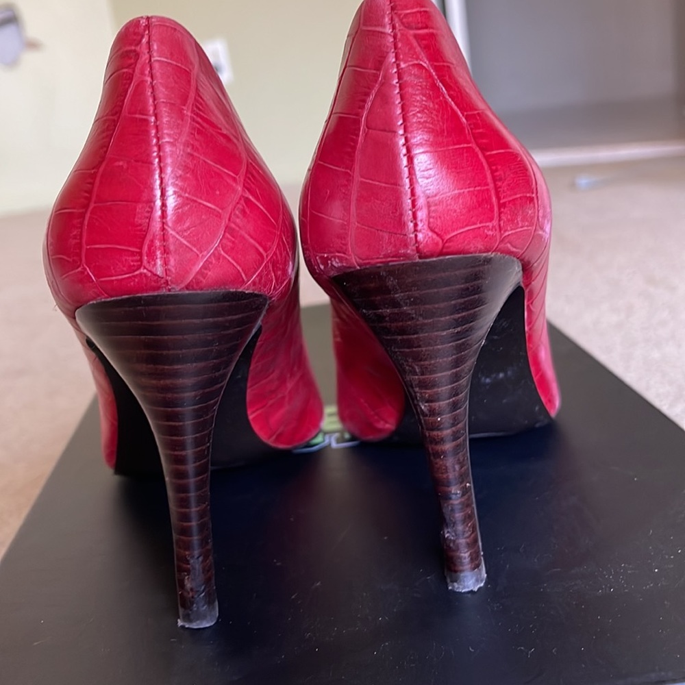 Lauren - Ralph Lauren - red pump size 9 B. - Picture 3 of 6
